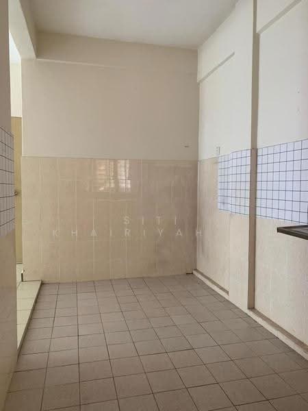 Apartment for Sale at Pangsapuri Seri Bintang - SITI KHAIRIYAH JAAFAR - Kitchen - PropertyGuru.com.my