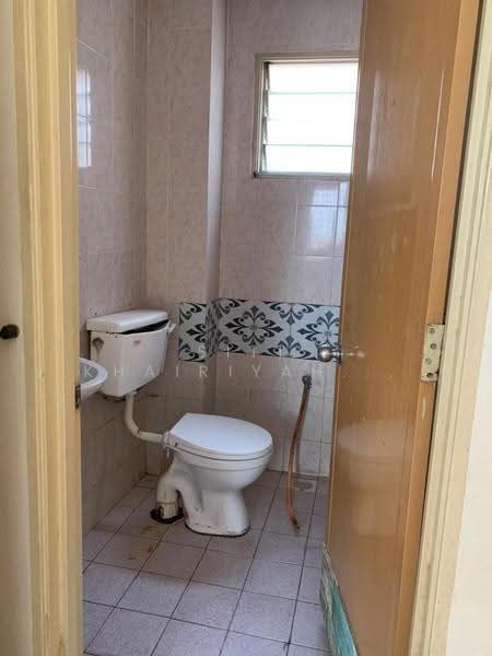 Apartment for Sale at Pangsapuri Seri Bintang - SITI KHAIRIYAH JAAFAR - Bathroom - PropertyGuru.com.my