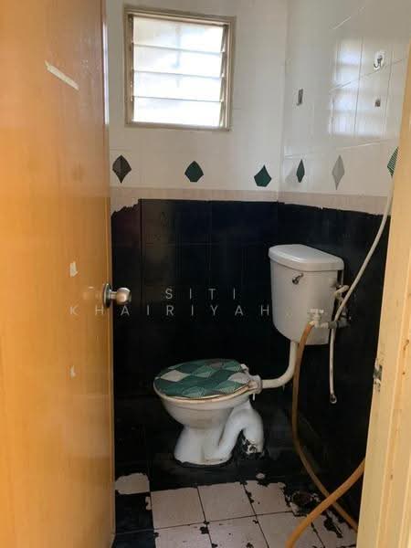 Apartment for Sale at Pangsapuri Seri Bintang - SITI KHAIRIYAH JAAFAR - Bathroom - PropertyGuru.com.my