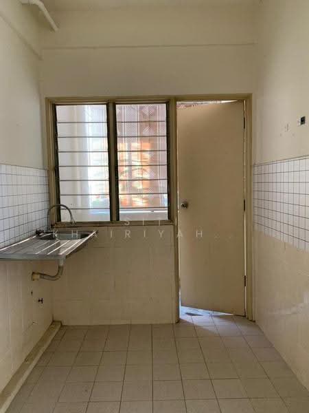 Apartment for Sale at Pangsapuri Seri Bintang - SITI KHAIRIYAH JAAFAR - Kitchen - PropertyGuru.com.my
