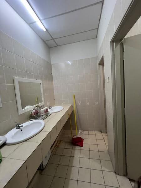 Shop / Office untuk Disewa di Puncak Alam (Selangor) - Eric Yap - Bathroom - PropertyGuru.com.my
