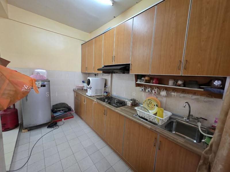 Apartment for Sale at Pangsapuri Seri Bintang - SITI KHAIRIYAH JAAFAR - Kitchen - PropertyGuru.com.my