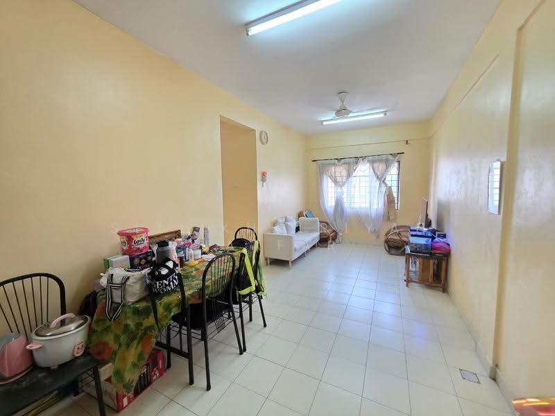 Apartment for Sale at Pangsapuri Seri Bintang - SITI KHAIRIYAH JAAFAR - Living Room - PropertyGuru.com.my