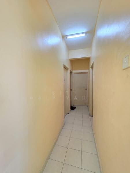 Apartment for Sale at Pangsapuri Seri Bintang - SITI KHAIRIYAH JAAFAR - Corridor - PropertyGuru.com.my