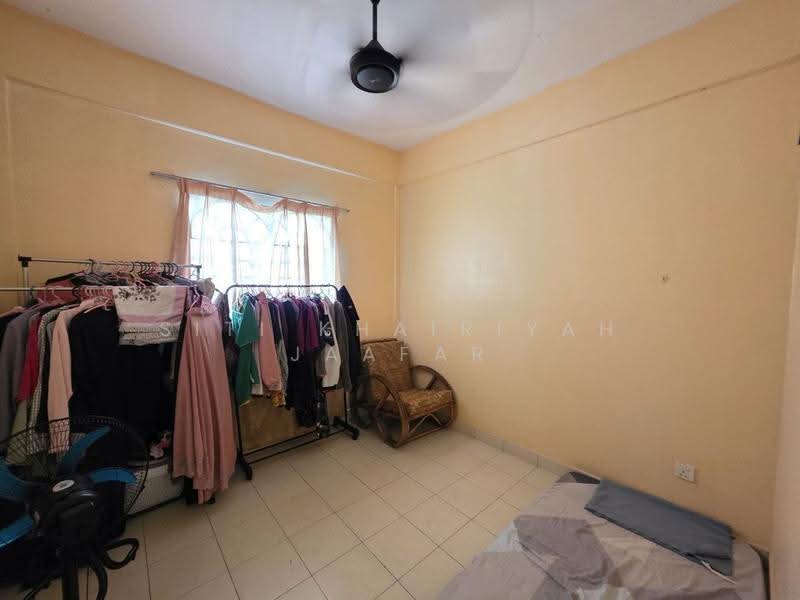 Apartment for Sale at Pangsapuri Seri Bintang - SITI KHAIRIYAH JAAFAR - Bedroom - PropertyGuru.com.my