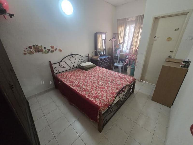 2-storey Terraced House for Sale in Senawang (Negeri Sembilan) - Deeja Zakaria - Bedroom - PropertyGuru.com.my