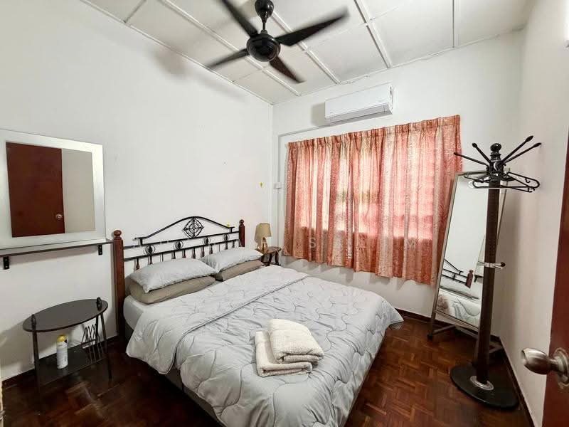 Rumah Teres 2-Tingkat untuk Dijual di Taman Wawasan (Puchong) - Adibah Salim - Bedroom - PropertyGuru.com.my