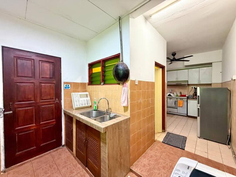 Rumah Teres 2-Tingkat untuk Dijual di Taman Wawasan (Puchong) - Adibah Salim - Kitchen - PropertyGuru.com.my