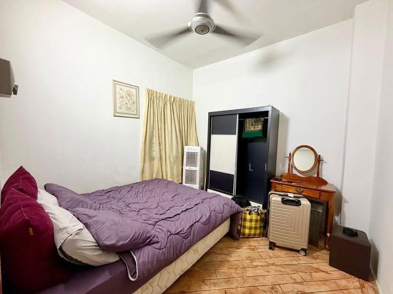 Rumah Teres 2-Tingkat untuk Dijual di Taman Wawasan (Puchong) - Adibah Salim - Bedroom - PropertyGuru.com.my