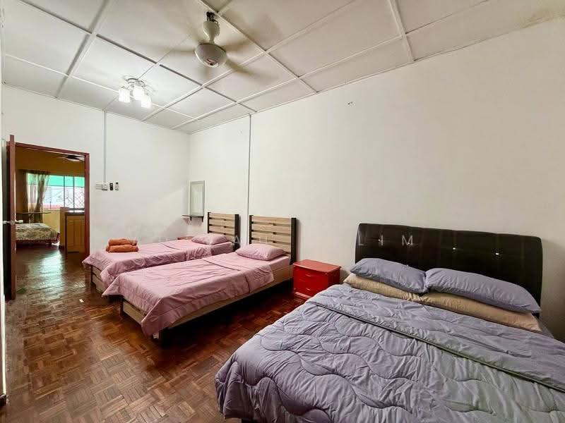 Rumah Teres 2-Tingkat untuk Dijual di Taman Wawasan (Puchong) - Adibah Salim - Bedroom - PropertyGuru.com.my
