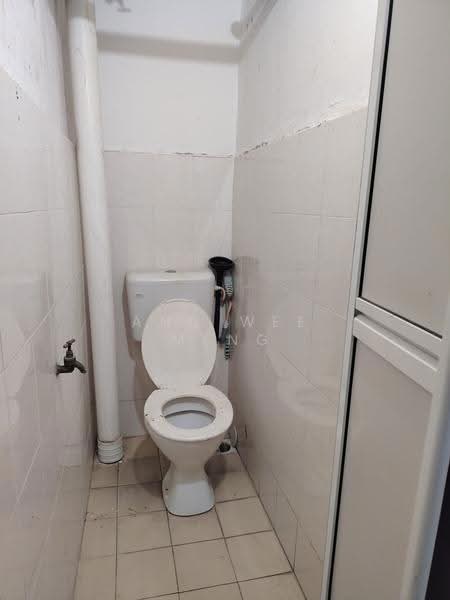 Flat for Sale at Rumah Pangsa Sri Orkid (Ehsan Jaya) - Ang Wee Meng - Bathroom - PropertyGuru.com.my