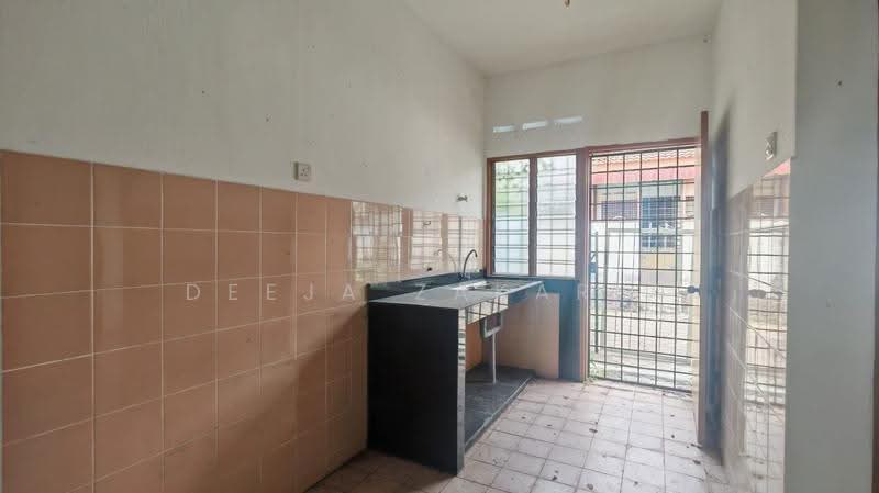 Rumah Teres untuk Dijual di Taman Intan Perdana (Si Rusa) - Deeja Zakaria - Kitchen - PropertyGuru.com.my