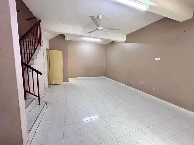 2-storey Terraced House for Rent in Taman Kledang Suria (Menglembu) - Kelvin Chong - Living Room - PropertyGuru.com.my