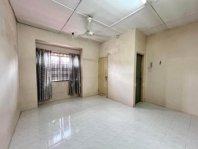 2-storey Terraced House for Rent in Taman Kledang Suria (Menglembu) - Kelvin Chong - Living Room - PropertyGuru.com.my