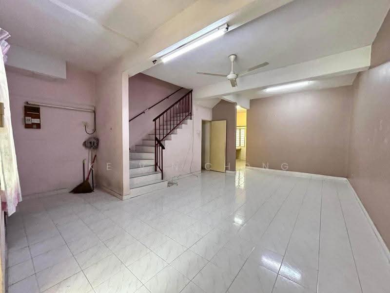 2-storey Terraced House for Rent in Taman Kledang Suria (Menglembu) - Kelvin Chong - Living Room - PropertyGuru.com.my