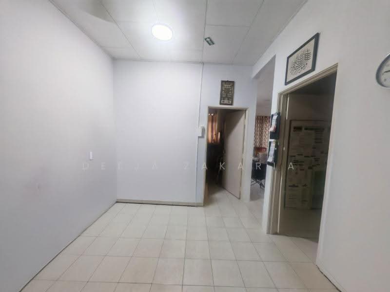 1-storey Terraced House for Sale in Taman Intan Duyung (Port Dickson) - Deeja Zakaria - Corridor - PropertyGuru.com.my