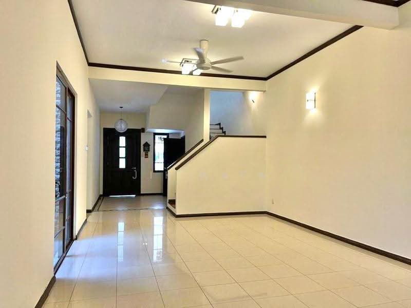 Rumah Teres 2-Tingkat untuk Dijual di Bukit Jelutong (Shah Alam) - Jik Wafa - Living Room - PropertyGuru.com.my