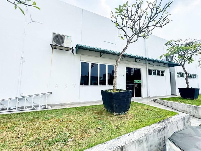 Rumah Teres 1-Tingkat untuk Dijual di Bandar Saujana Putra (Tanjong Duabelas) - Tasya Ruslan - Exterior - PropertyGuru.com.my