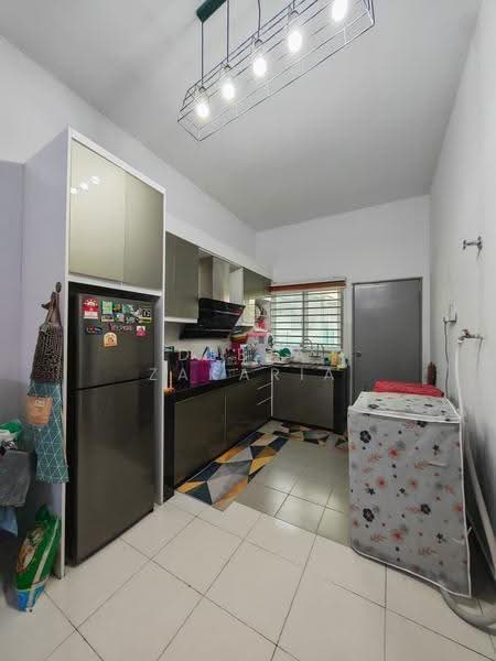 Rumah Teres untuk Dijual di Taman Pinggiran Senawang (Sungai Gadut) - Deeja Zakaria - Kitchen - PropertyGuru.com.my