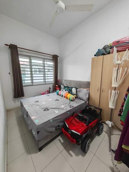 Rumah Teres untuk Dijual di Taman Pinggiran Senawang (Sungai Gadut) - Deeja Zakaria - Bedroom - PropertyGuru.com.my