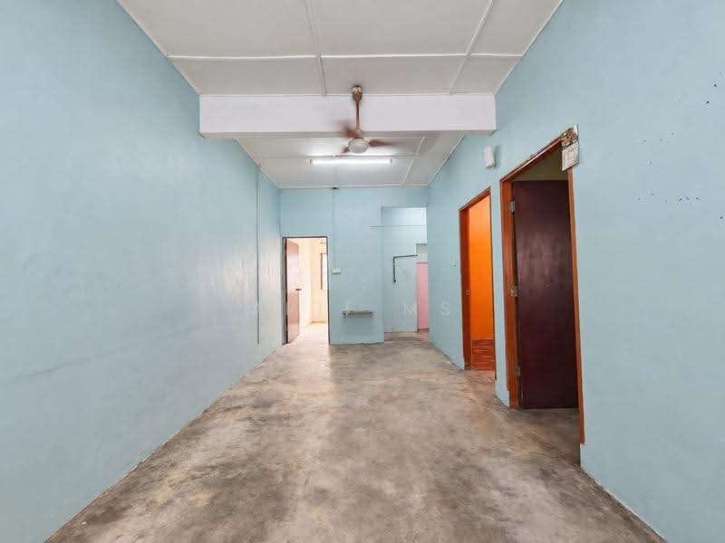 1-storey Terraced House for Sale in Taman Parit Raja (Sri Gading) - Arif MS - Interior - PropertyGuru.com.my