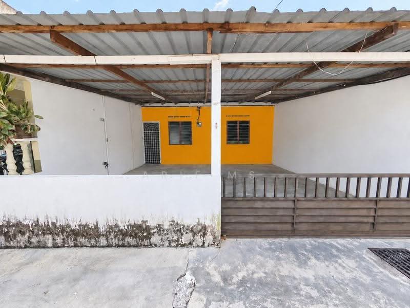 1-storey Terraced House for Sale in Taman Parit Raja (Sri Gading) - Arif MS - Exterior - PropertyGuru.com.my
