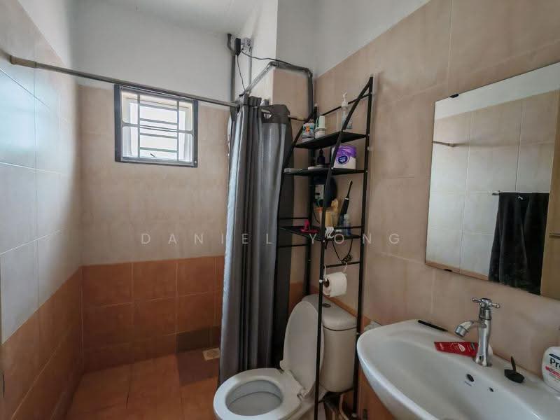 Rumah Teres 2-Tingkat untuk Dijual di Ehsan Jaya (Johor Bahru) - Daniel Yong - Bathroom - PropertyGuru.com.my