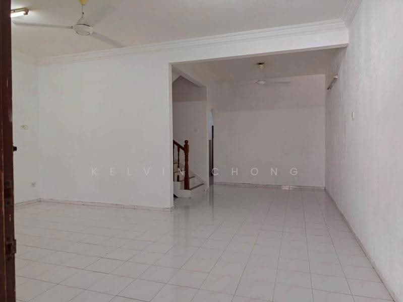 2-storey Terraced House for Rent in Taman Desa Pengkalan (Lahat) - Kelvin Chong - Living Room - PropertyGuru.com.my
