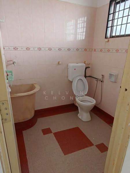 2-storey Terraced House for Rent in Taman Desa Pengkalan (Lahat) - Kelvin Chong - Bathroom - PropertyGuru.com.my