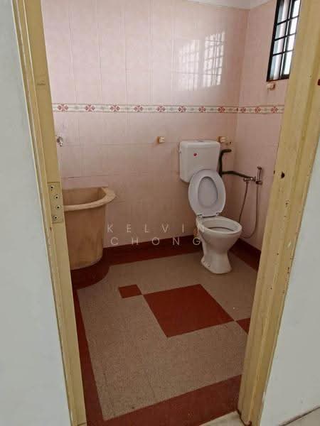 2-storey Terraced House for Rent in Taman Desa Pengkalan (Lahat) - Kelvin Chong - Bathroom - PropertyGuru.com.my