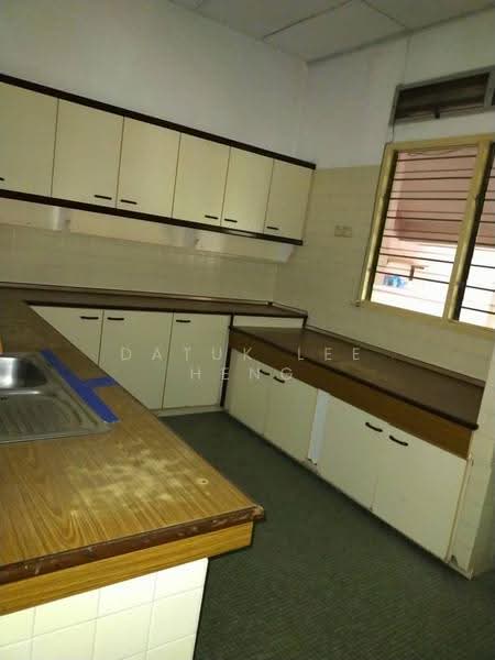 Bungalow House for Rent in Taman Chateau (Ipoh) - Datuk Lee Heng - Kitchen - PropertyGuru.com.my