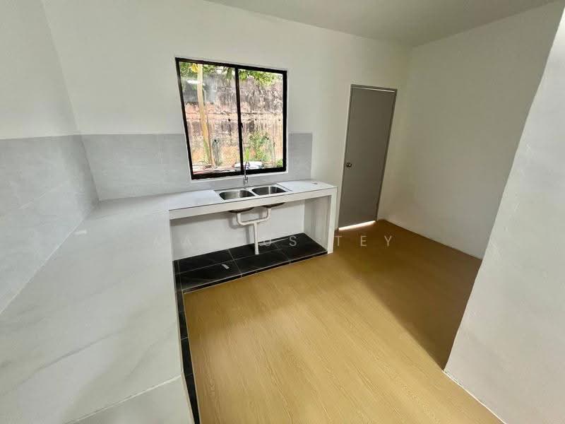 2-storey Terraced House for Sale in Taman Mesra (Kulai) - Marcus Tey - Kitchen - PropertyGuru.com.my