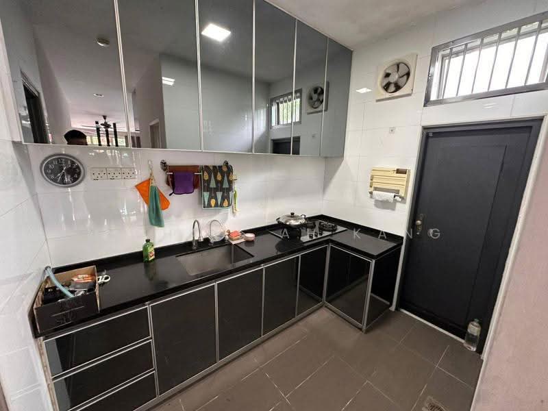 Rumah Kluster untuk Dijual di Taman Gaya (Ulu Tiram) - Michael Ah Kang - Kitchen - PropertyGuru.com.my