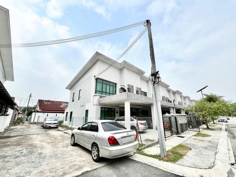 2-storey Terraced House for Sale in Seksyen 30 (Shah Alam) - Tasya Ruslan - Exterior - PropertyGuru.com.my