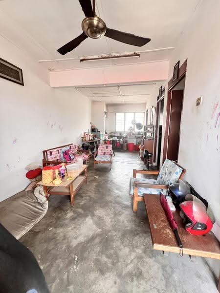 Rumah Flat untuk Dijual di Flat Taman Ungku Tun Aminah - Pier Lye - Living Room - PropertyGuru.com.my