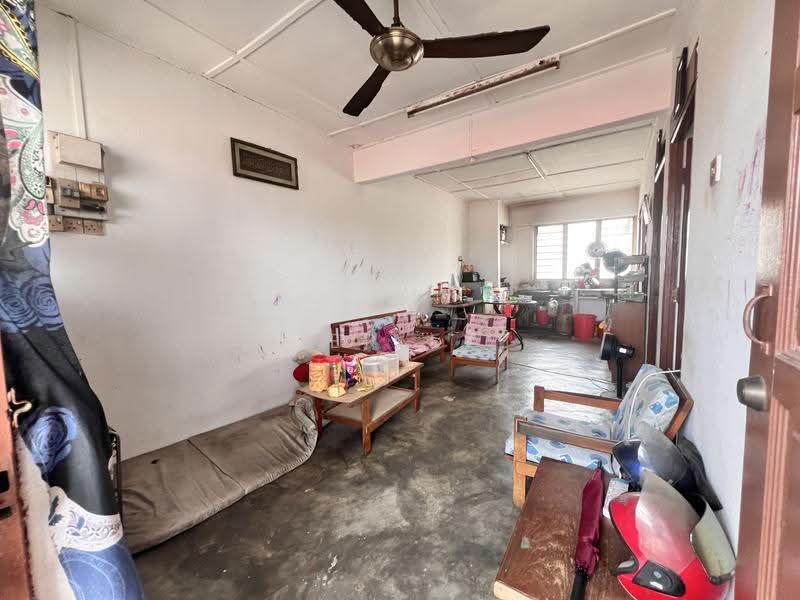 Rumah Flat untuk Dijual di Flat Taman Ungku Tun Aminah - Pier Lye - Living Room - PropertyGuru.com.my