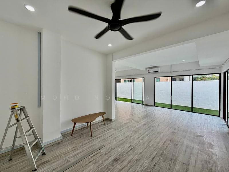 Semi-Detached House for Sale in Taman United (Jalan Klang Lama (Old Klang Road)) - Mohd Nor Fahmi - Living Room - PropertyGuru.com.my