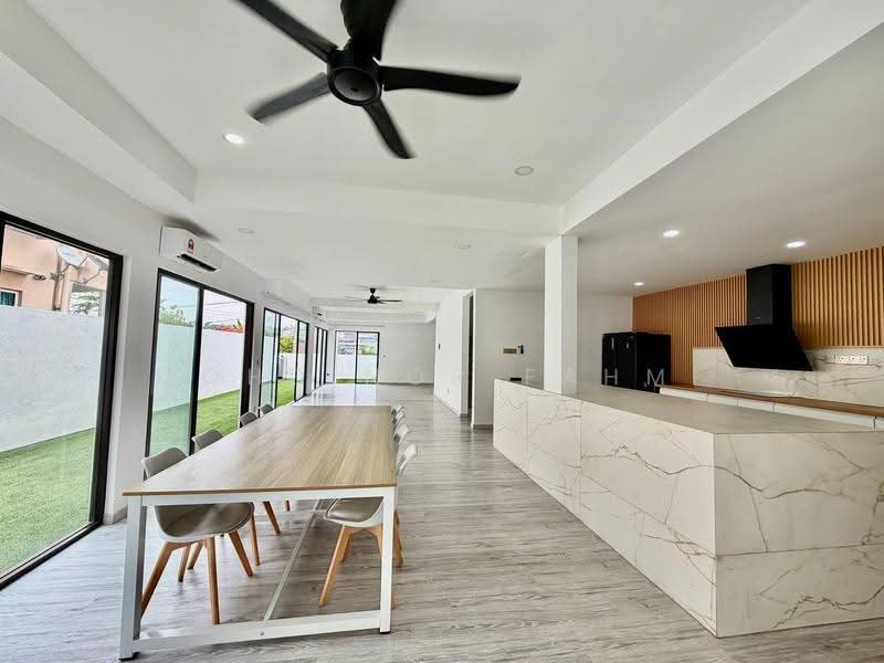 Semi-Detached House for Sale in Taman United (Jalan Klang Lama (Old Klang Road)) - Mohd Nor Fahmi - Dining Room - PropertyGuru.com.my