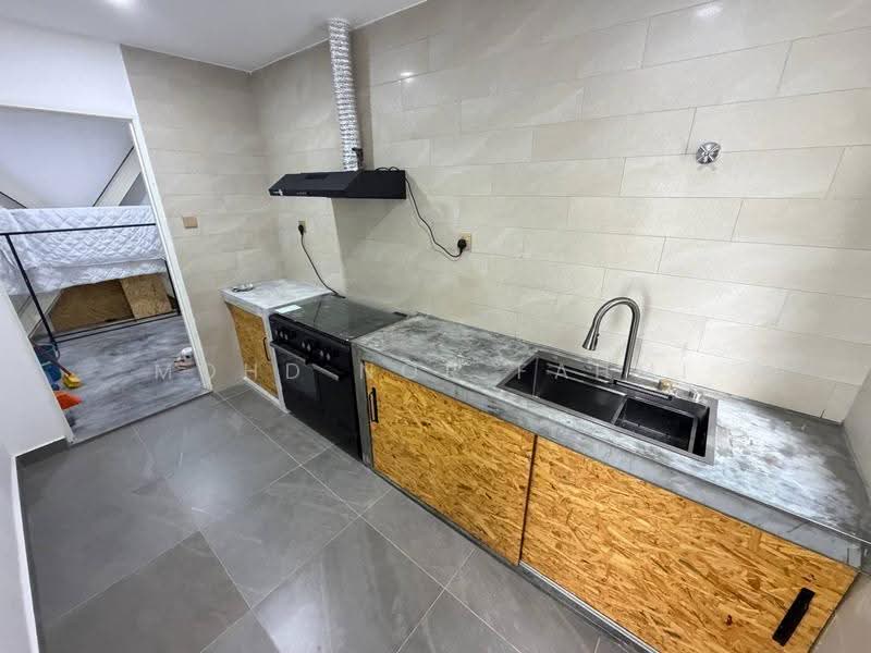 Semi-Detached House for Sale in Taman United (Jalan Klang Lama (Old Klang Road)) - Mohd Nor Fahmi - Kitchen - PropertyGuru.com.my