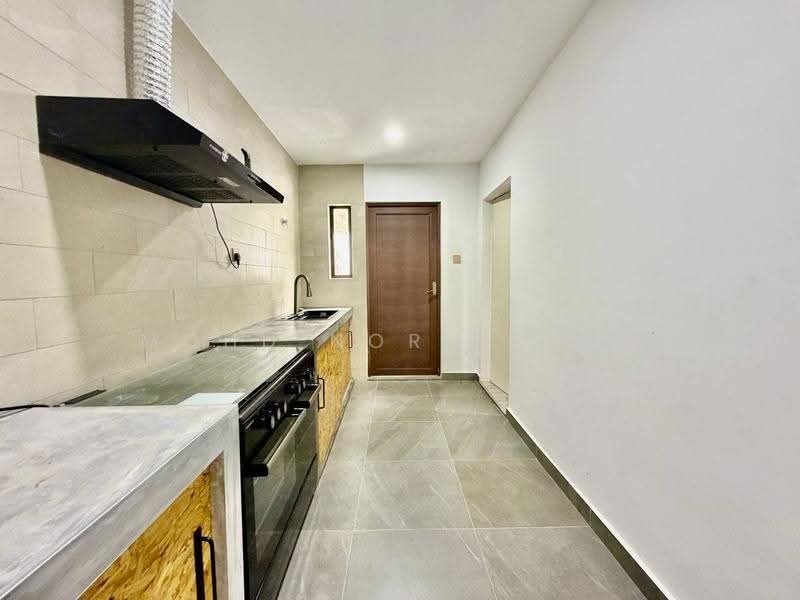 Semi-Detached House for Sale in Taman United (Jalan Klang Lama (Old Klang Road)) - Mohd Nor Fahmi - Kitchen - PropertyGuru.com.my