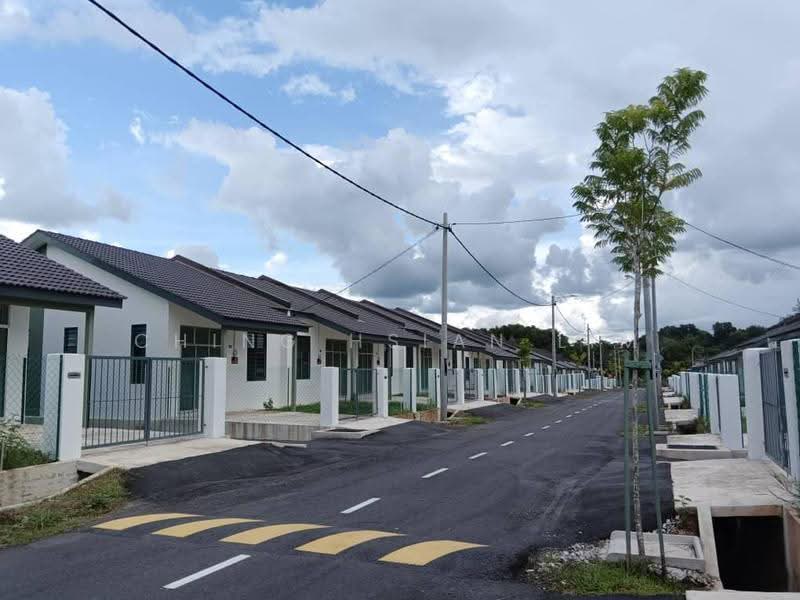 1-storey Terraced House for Sale in Rumah Teres Setingkat di Bukit Kayu Hitam (Bukit Kayu Hitam) - Ching Hsian Lim - Exterior - PropertyGuru.com.my