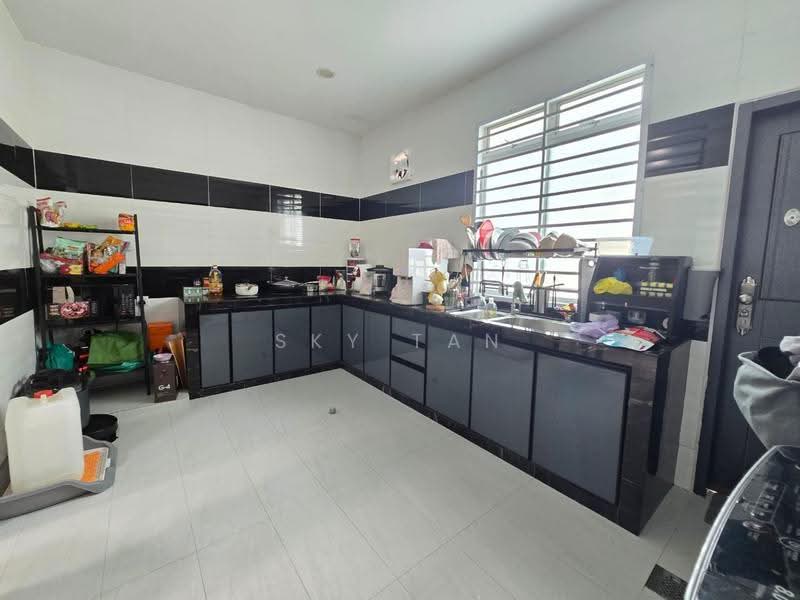 Rumah Teres 1.5-Tingkat untuk Dijual di Bandar Indahpura (Kulai) - Sky Tan - Kitchen - PropertyGuru.com.my