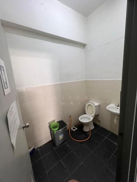 Retail Space untuk Dijual di Batu Kawan (Penang) - Halida Ismail - Bathroom - PropertyGuru.com.my