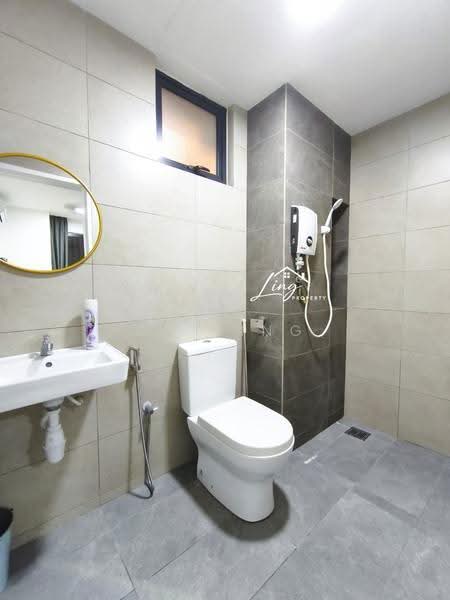 Kediaman Servis untuk Disewa di AraTre' Residences - SW Ling - Master Bathroom - PropertyGuru.com.my