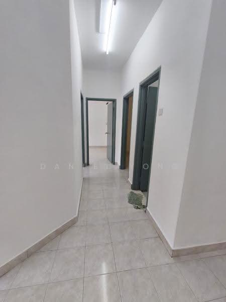 Pangsapuri untuk Dijual di Vista Seri Alam - Daniel Yong - Corridor - PropertyGuru.com.my