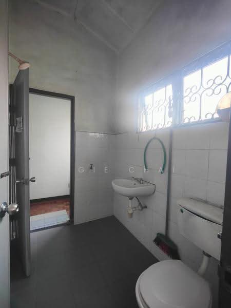 Rumah Teres 2-Tingkat untuk Dijual di SS2 (Petaling Jaya) - Angie Chai - Bathroom - PropertyGuru.com.my