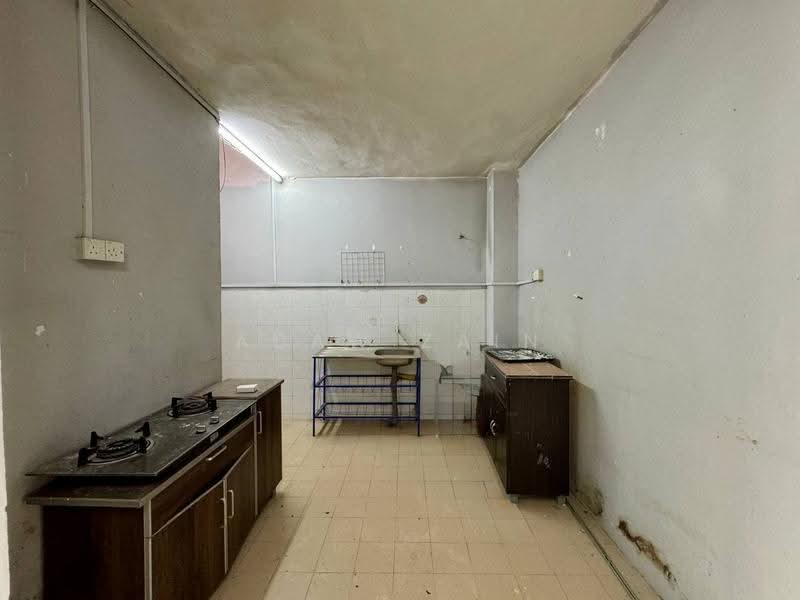 Rumah Teres 1-Tingkat untuk Dijual di Taman Seri Medan Jaya (Telok Panglima Garang) - Adaw Zain - Kitchen - PropertyGuru.com.my