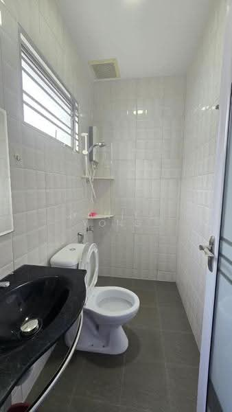 Rumah Teres 2-Tingkat untuk Dijual di Setia Tropika (Johor Bahru) - Daniel Yong - Bathroom - PropertyGuru.com.my