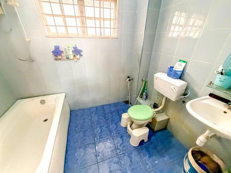 2-storey Terraced House for Sale in Bandar Tun Hussein Onn (Cheras) - Afiqah zaidi - Bathroom - PropertyGuru.com.my