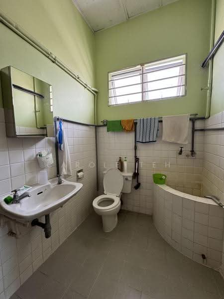 Semi-Detached House for Sale in Taman Overseas Union (Taman Oug) (Jalan Klang Lama (Old Klang Road)) - Carole Teh - Bathroom - PropertyGuru.com.my